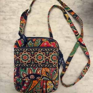 Vera Bradley crossbody bag in the retired Venetian Paisley 🧡❤️